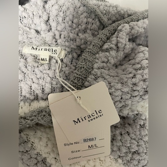 NWT Miracle Popcorn Chenille White/Gray Colorblock Sweater Hoodie. Size M/L - Picture 7 of 8
